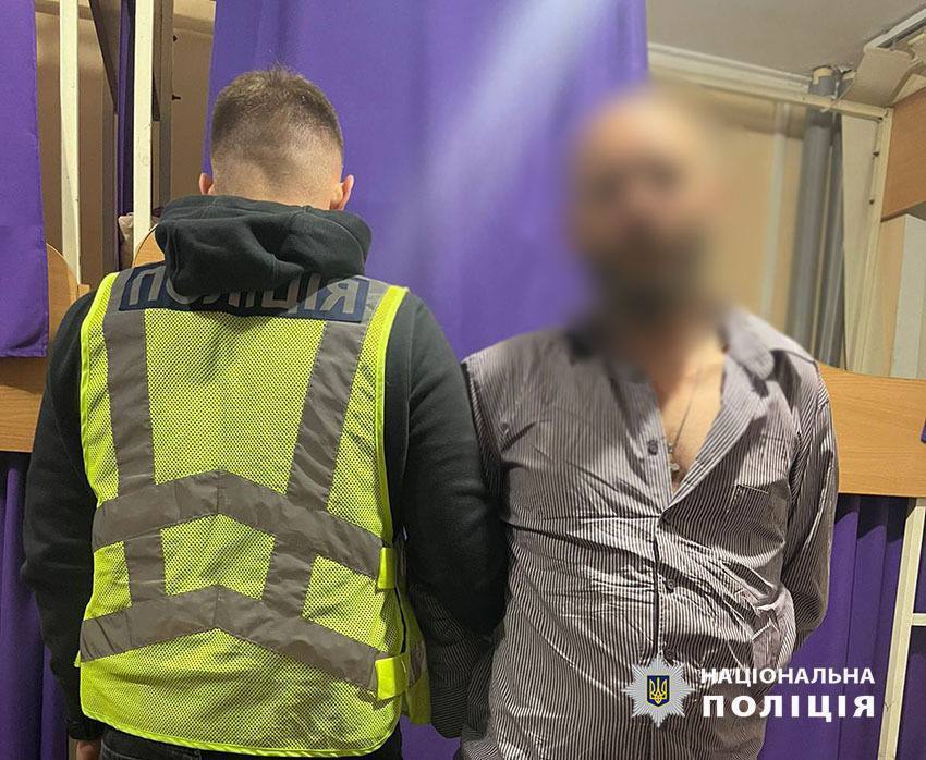 Побили та зв’язали власницю будинку, а потім пограбували: у Києві затримали двох рецидивістів. Фото