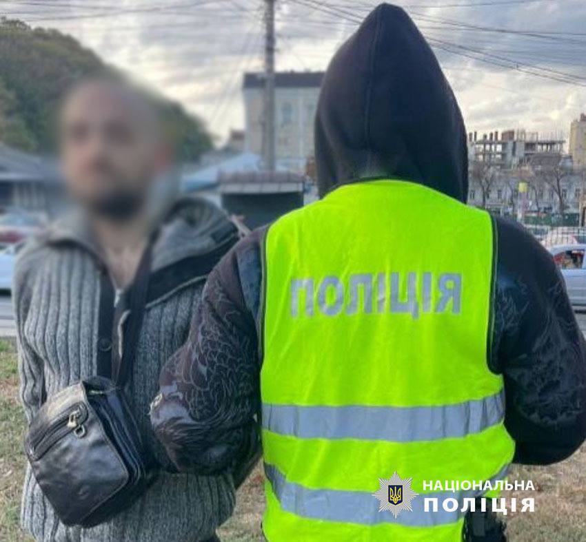 У Києві поліцейські завдяки соцмережам на гарячому затримали серійного крадія. Подробиці справи і фото