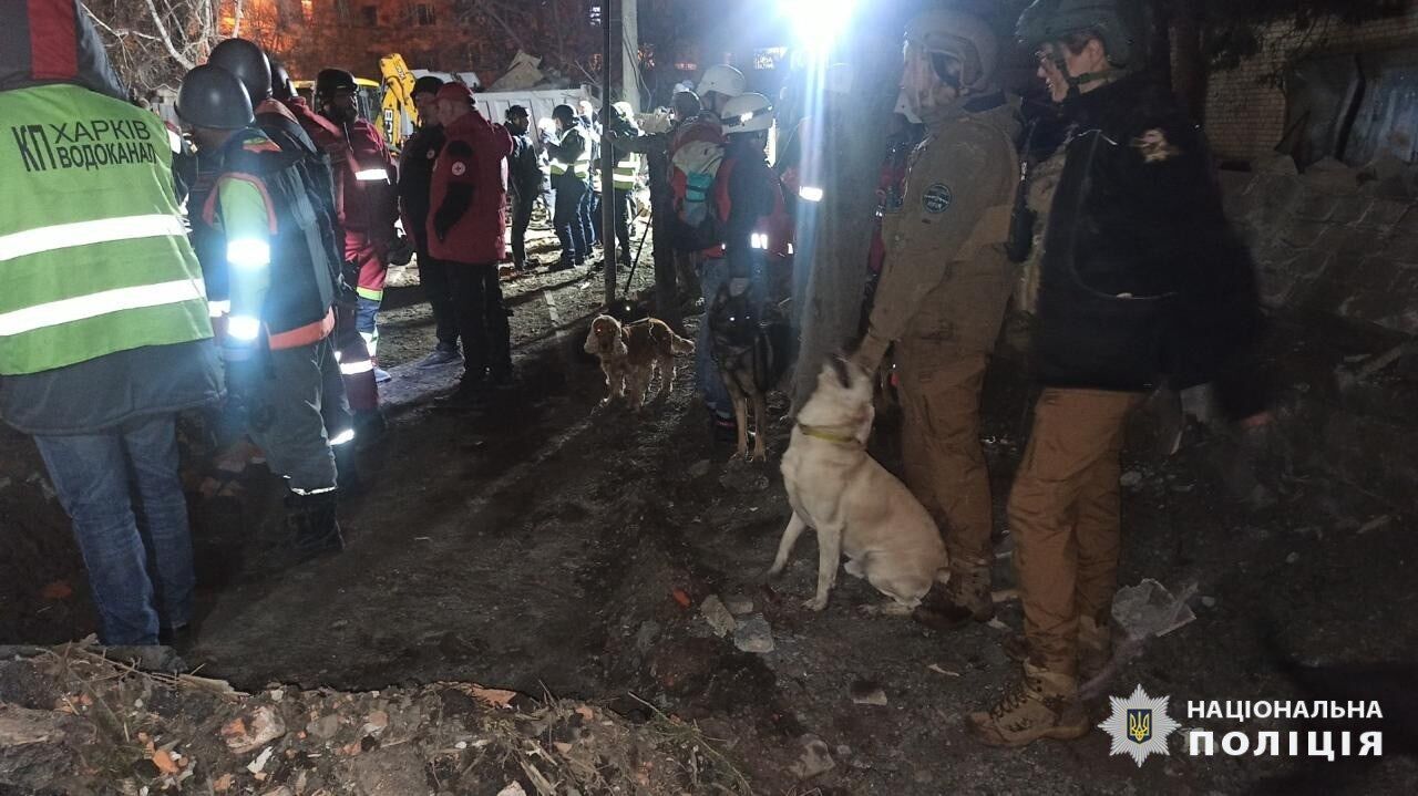 Ракета попала по месту дислокации полицейских в центре Харькова: есть погибший и много раненых. Фото