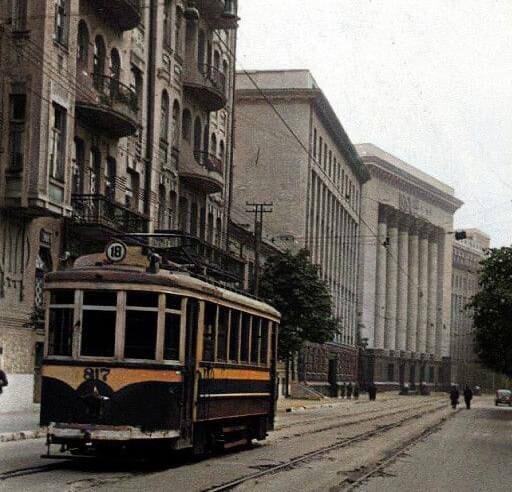 На трамвае под окнами Офиса президента Украины: в сети показали уникальное фото Киева начала 1940-х годов