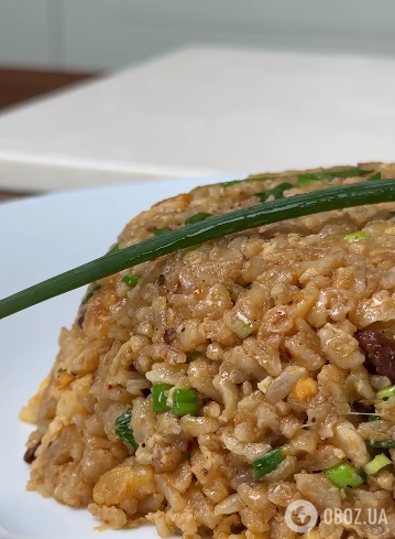 Что сделать со вчерашним отварным рисом, чтобы его не выбрасывать: вкусный совет от шеф-повара