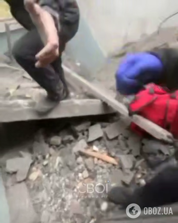 Семью спасли