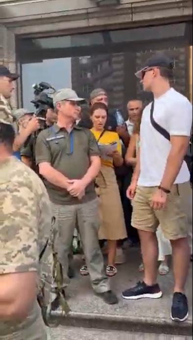 Инициативные группы, сборы и полиция: как в Киеве во время войны пытаются сменить управляющие компании в ЖК