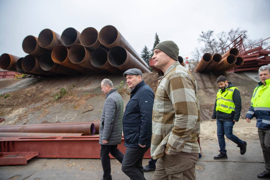 Кличко показал, как ремонтируют мост Метро в Киеве. Фото и подробности