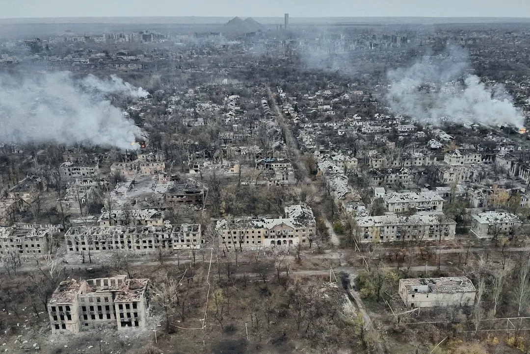 Бесконечные КАБы, FPV-дроны и неутихающая артиллерия: в сети показали, как выглядит сегодня торецкий фронт. Фото