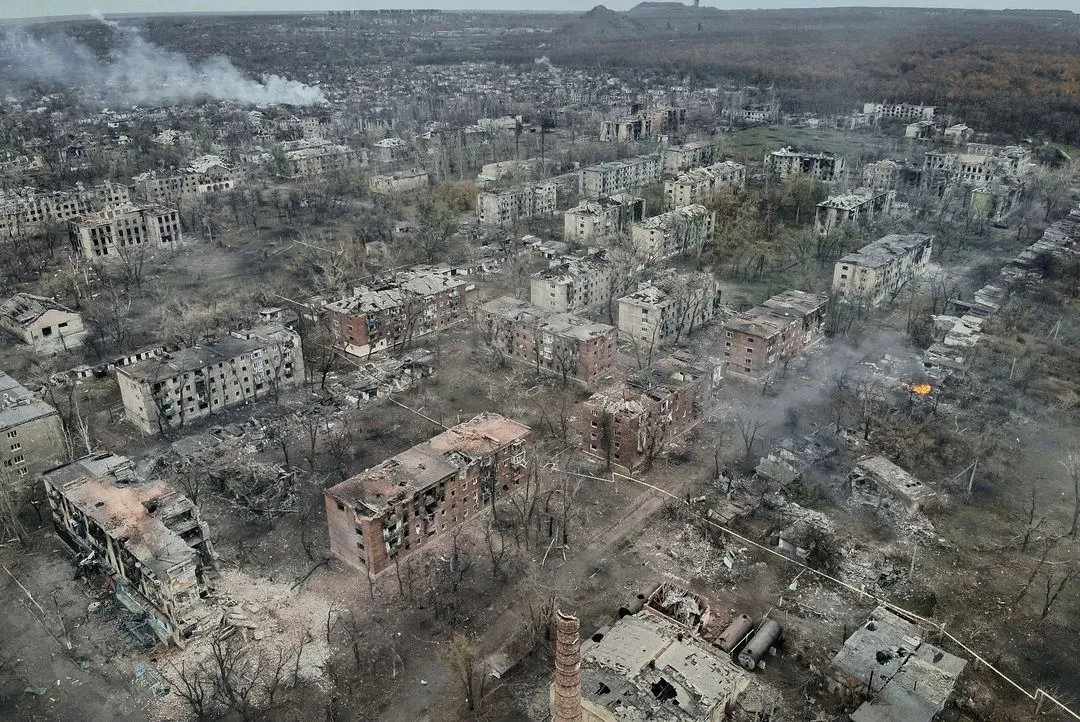 Бесконечные КАБы, FPV-дроны и неутихающая артиллерия: в сети показали, как выглядит сегодня торецкий фронт. Фото