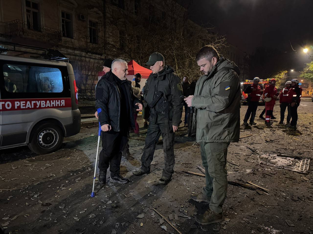 Росіяни атакували Одесу "Шахедами": влучили у житловий будинок, загинула жінка, є поранені. Фото й відео