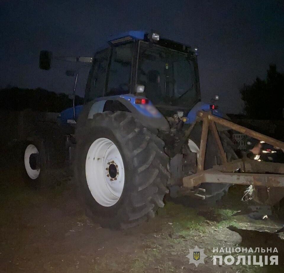 На Одещині водій трактора збив на смерть 15-річного підлітка і поїхав з місця аварії: сказав, що нічого не помітив. Фото