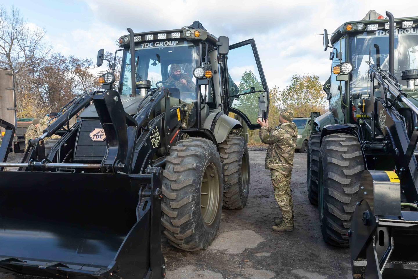 Порошенко привіз дрони та техніку на східний фронт, зокрема "Вовкам Да Вінчі", які ведуть запеклі бої під Кураховим 