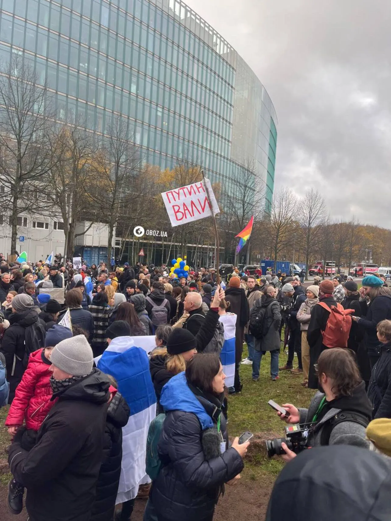 Российская "оппозиция" устроила в Берлине акцию протеста: якобы хотят окончания войны. Фото и видео