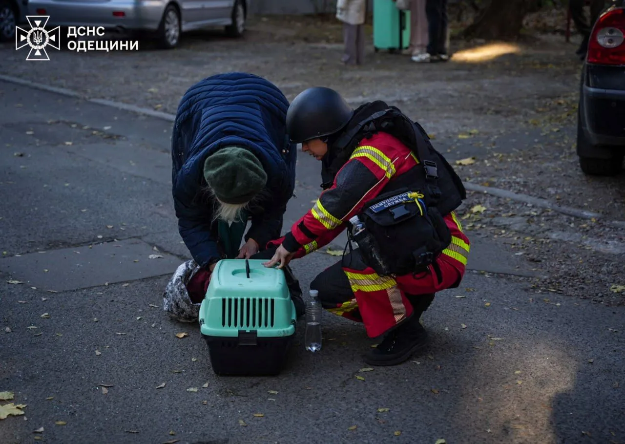 Окупанти завдали ракетного удару по Одесі: десять людей загинули, десятки поранених. Фото й відео