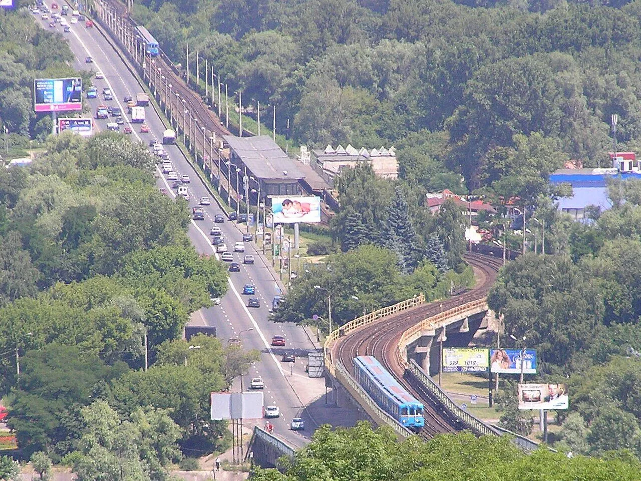 У мережі показали, як будували спуск з мосту Метро та станцію "Гідропарк" у 1964-му році. Рідкісні фото