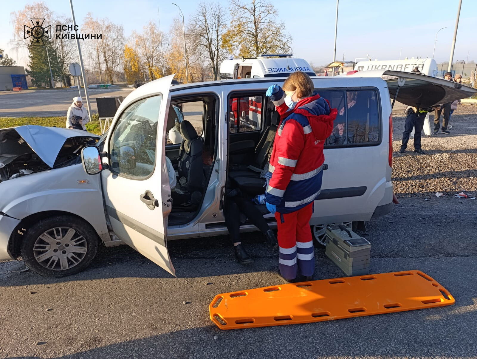 На Київщині зіткнулись маршрутка та два легковики: постраждало дев’ять осіб, серед яких є дитина. Усі подробиці та фото