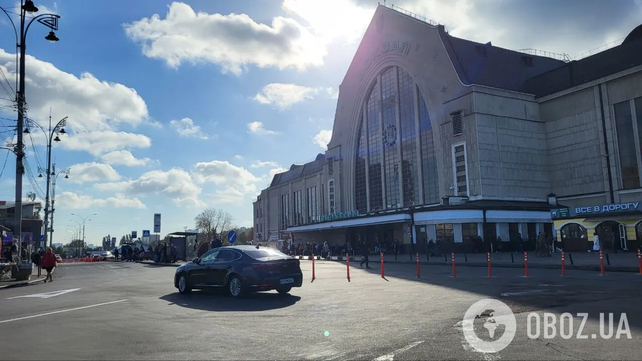 В очікування потягу: у мережі показали, рідкісні фото пасажирів залізничного вокзалу Києва у 1915 році