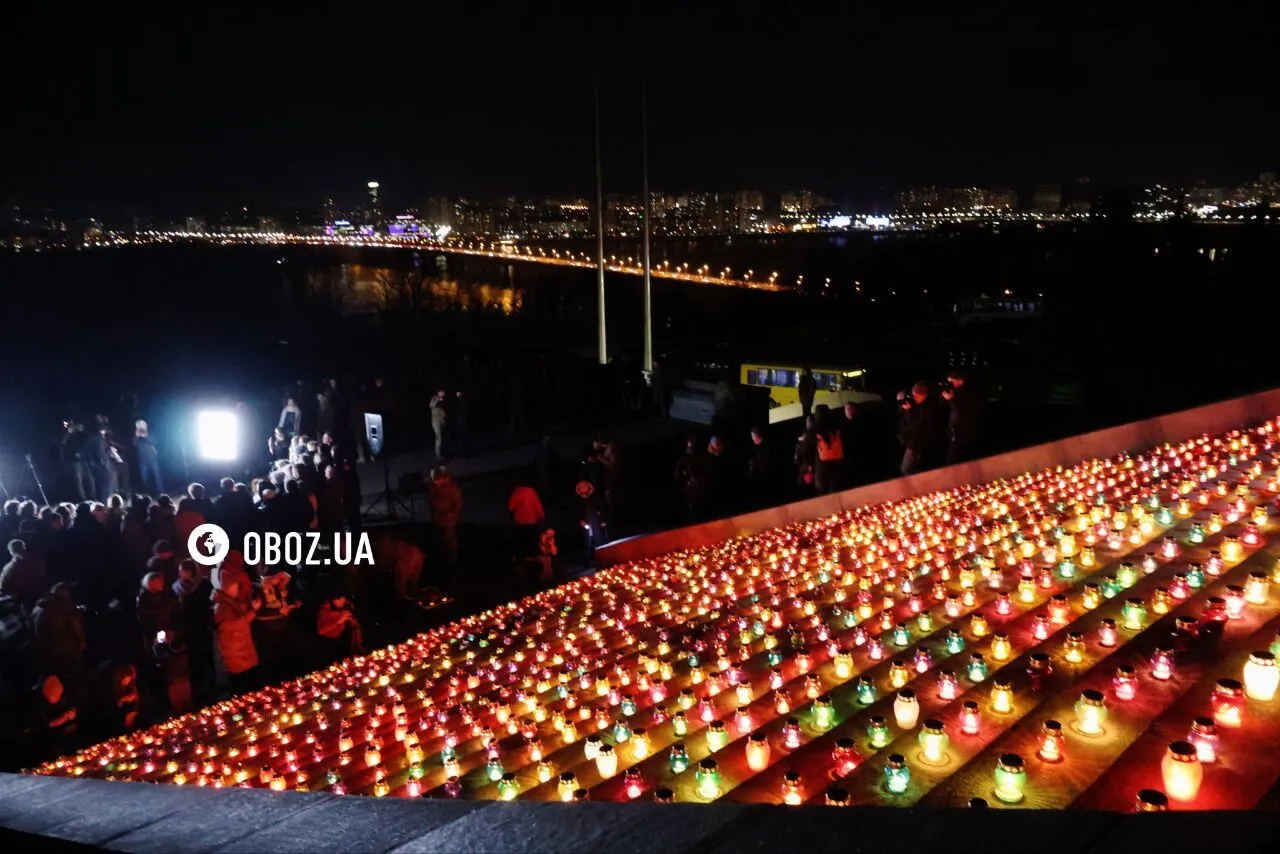 1000 свічок за 1000 днів боротьби за Незалежність: у Києві вшанували героїв війни. Фото та відео