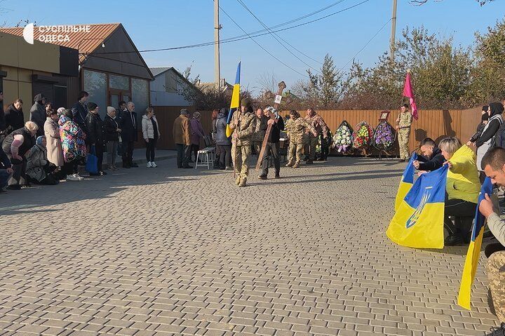 "Мріяв про світле майбутнє України": на Одещині попрощалися з 32-річним воїном, який загинув у боях на Курщині. Фото і відео