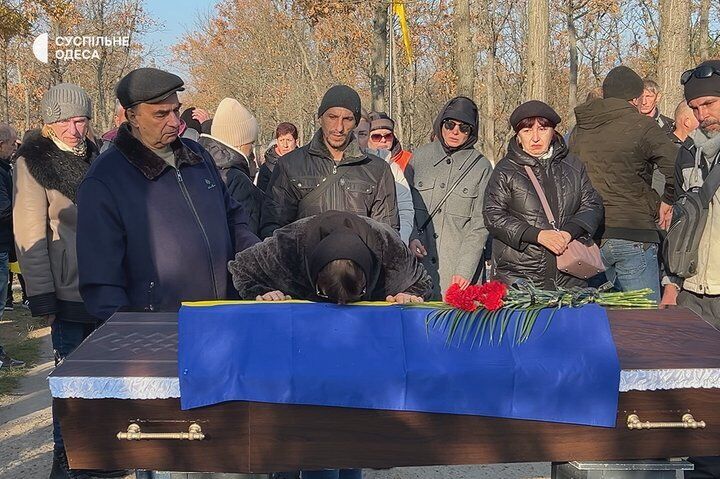 "Мріяв про світле майбутнє України": на Одещині попрощалися з 32-річним воїном, який загинув у боях на Курщині. Фото і відео