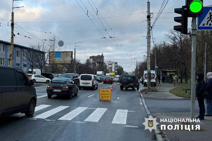 В Киеве легковушка на переходе сбила насмерть женщину. Подробности ДТП и фото