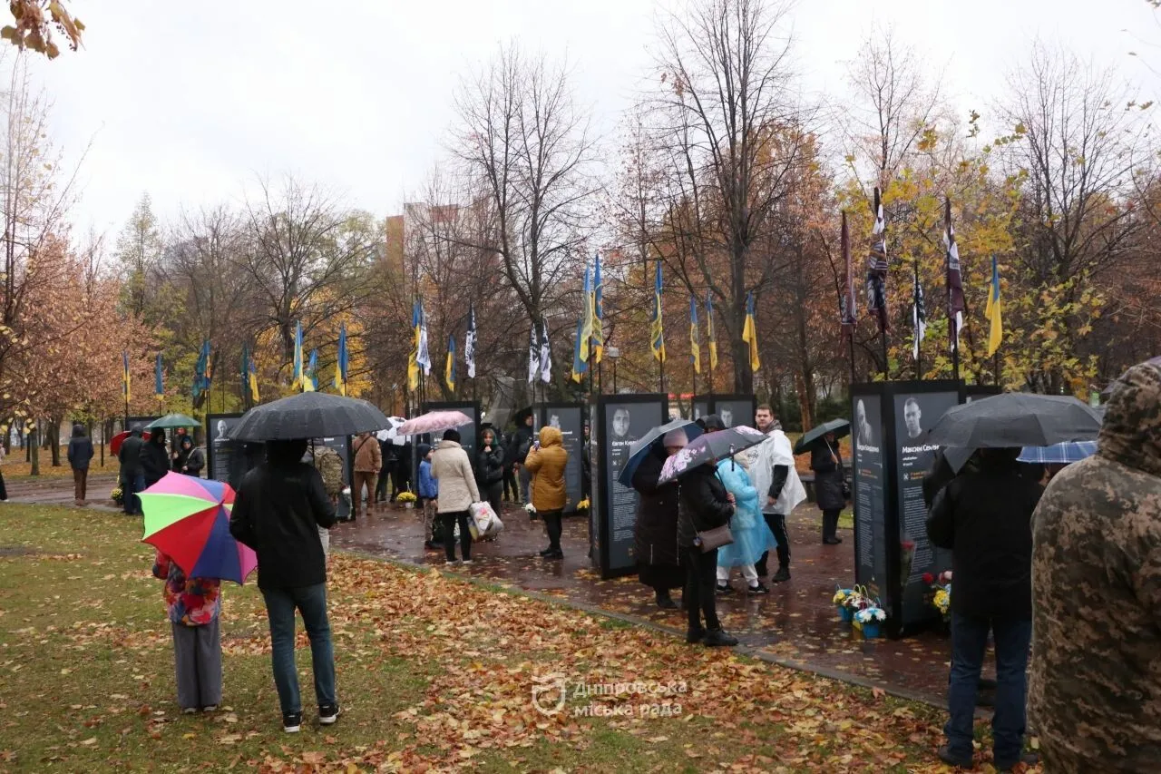 "Истории Героев": в Днепре открыли новую часть проекта с фотографиями павших военных