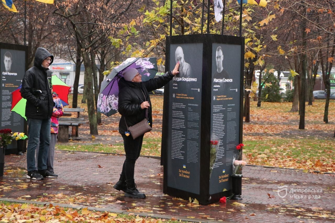 "Истории Героев": в Днепре открыли новую часть проекта с фотографиями павших военных