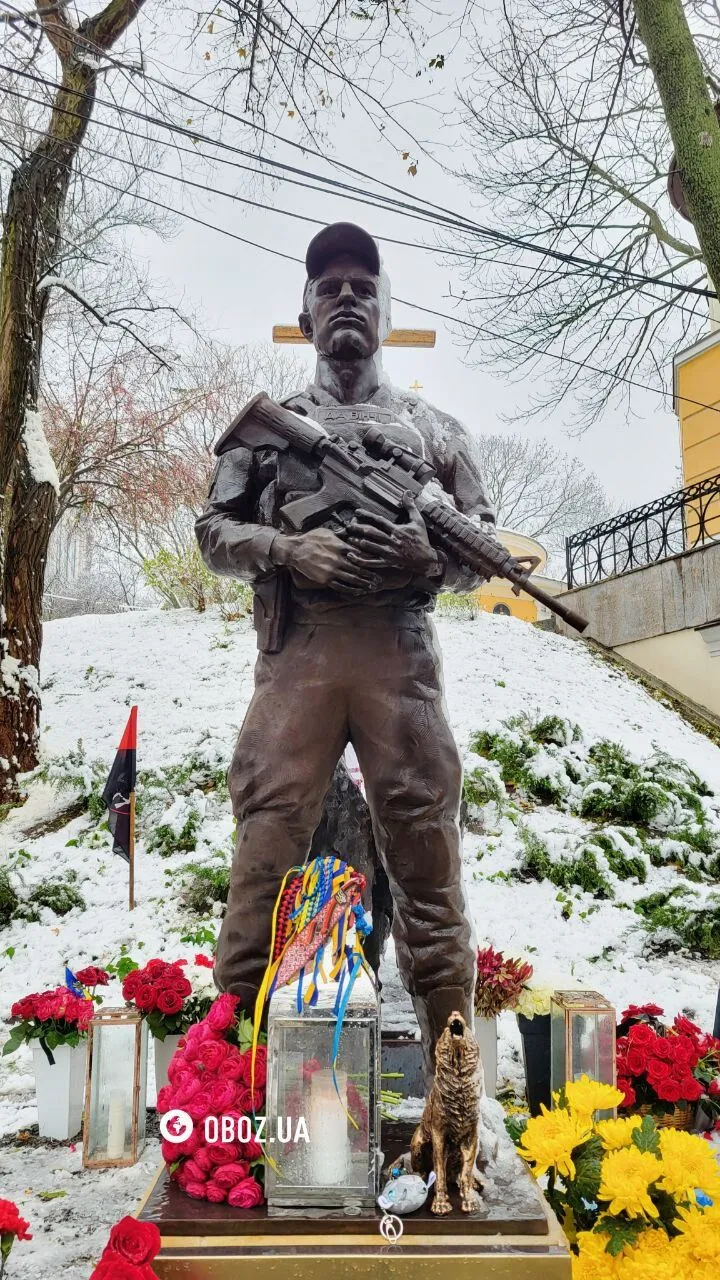 В центре Киева открыли памятник легендарному военному Дмитрию "Да Винчи" Коцюбайло. Фото и видео