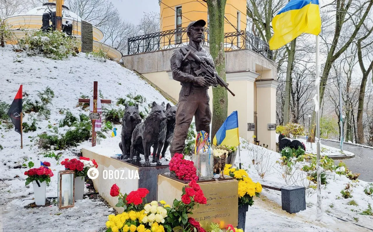 В центре Киева открыли памятник легендарному военному Дмитрию "Да Винчи" Коцюбайло. Фото и видео