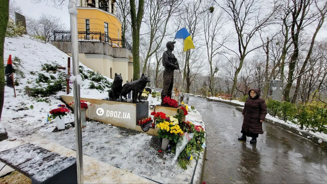 В центре Киева открыли памятник легендарному военному Дмитрию "Да Винчи" Коцюбайло. Фото и видео