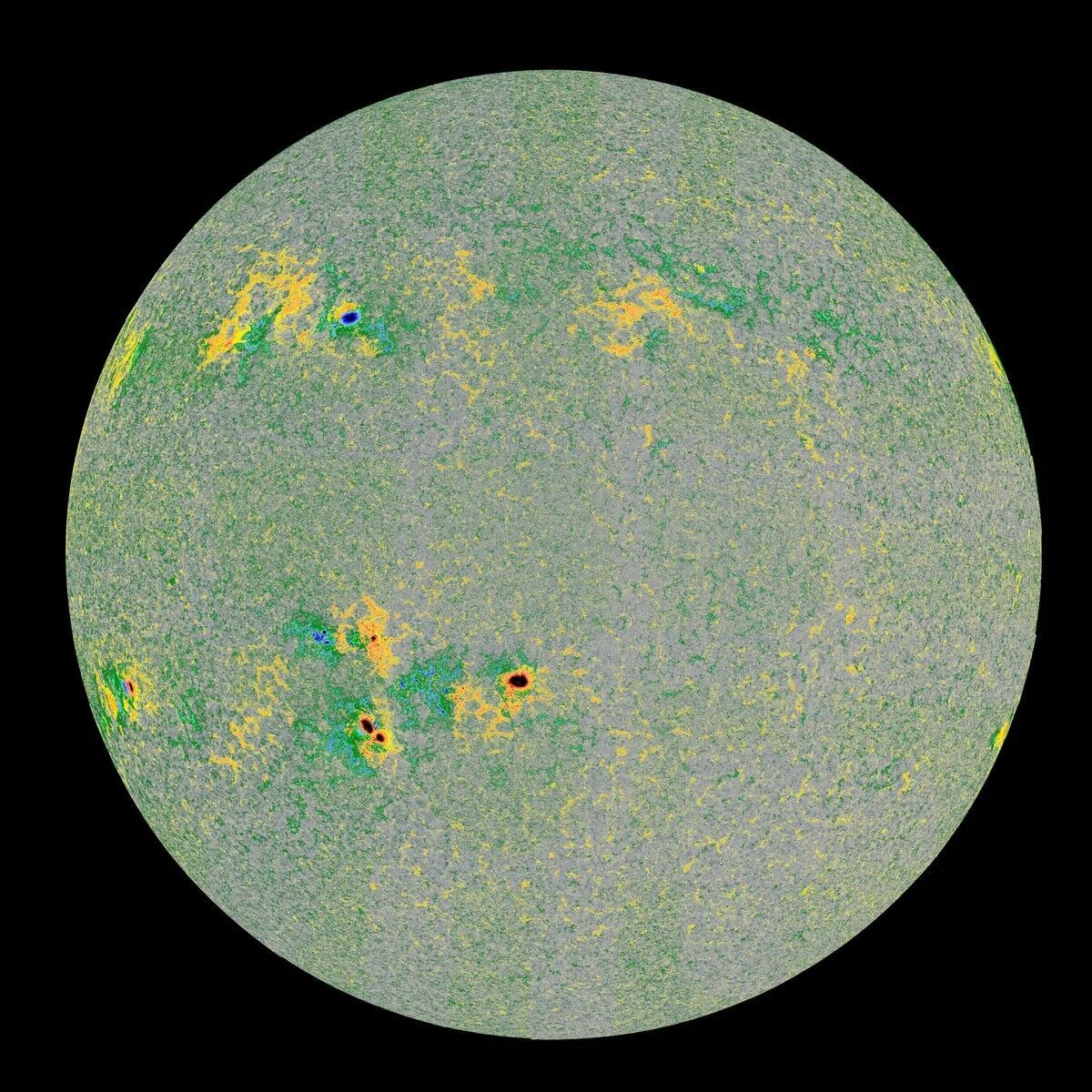 Космічний апарат Solar Orbiter зробив найчіткіші знімки поверхні Сонця. Фото
