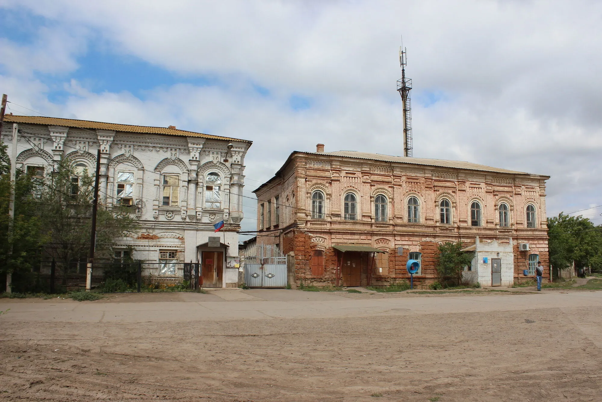 "Облізлі" будинки і пам'ятник Леніну: як виглядає село Капустин Яр і полігон біля нього, звідки РФ запустила нову балістику по Україні. Фото 