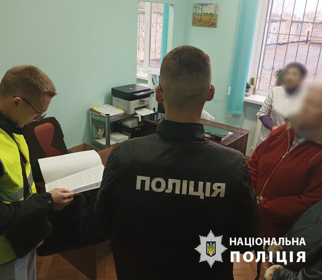 Помогала мужчинам получить инвалидность: полицейские Киева разоблачили чиноницу МСЭК. Фото