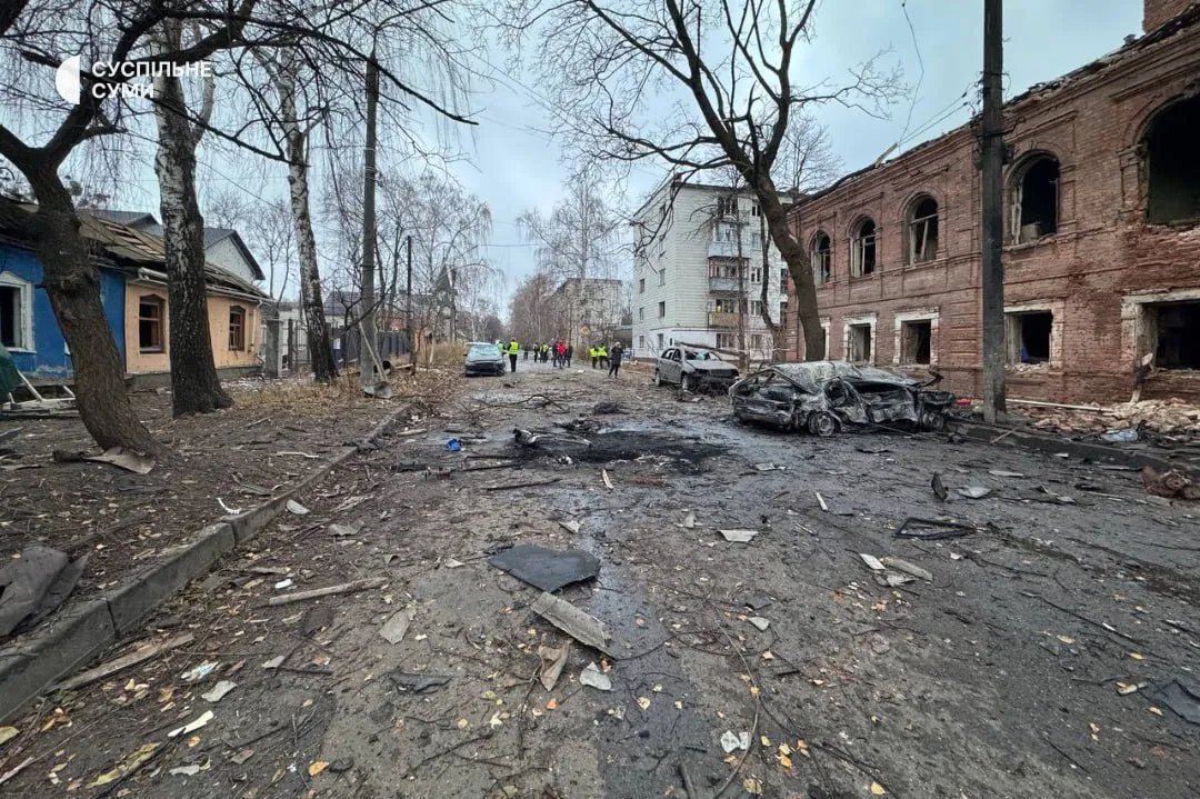 Окупанти атакували Суми "Шахедами" зі шрапнеллю: дві людини загинули, 12 поранено. Фото і відео