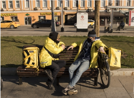 У РФ банки хочуть відбирати гроші у громадян, а їжа тільки дорожчає: у Путіна шукають, чим заткнути дірки у військовому бюджеті