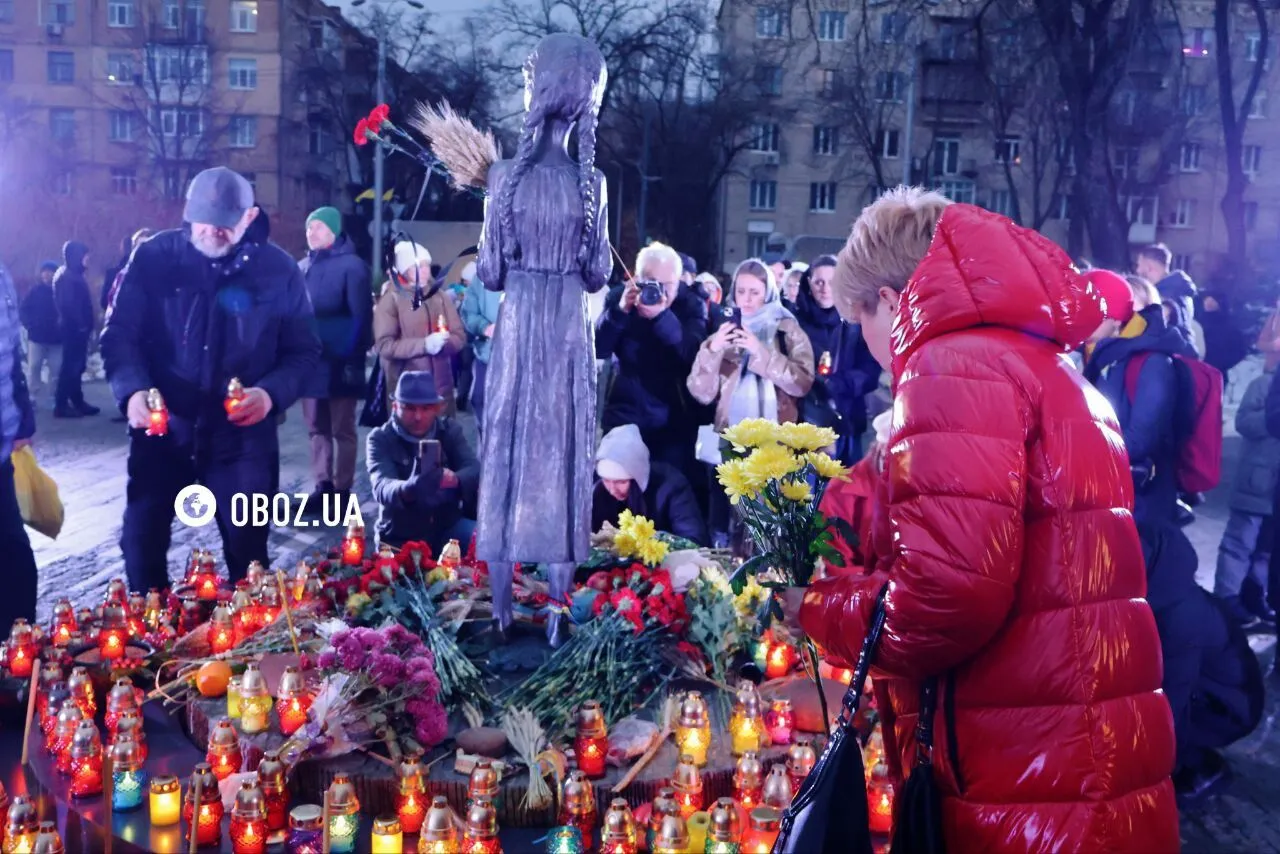 В Киеве тысячи украинцев почтили память жертв Голодомора. Фоторепортаж