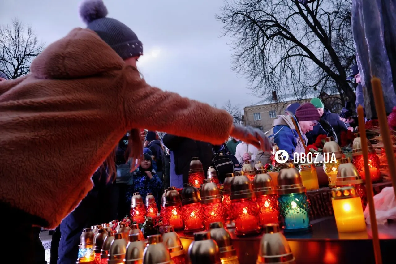 В Киеве тысячи украинцев почтили память жертв Голодомора. Фоторепортаж