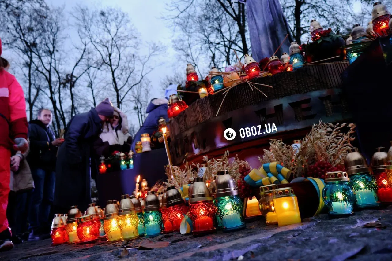 В Киеве тысячи украинцев почтили память жертв Голодомора. Фоторепортаж