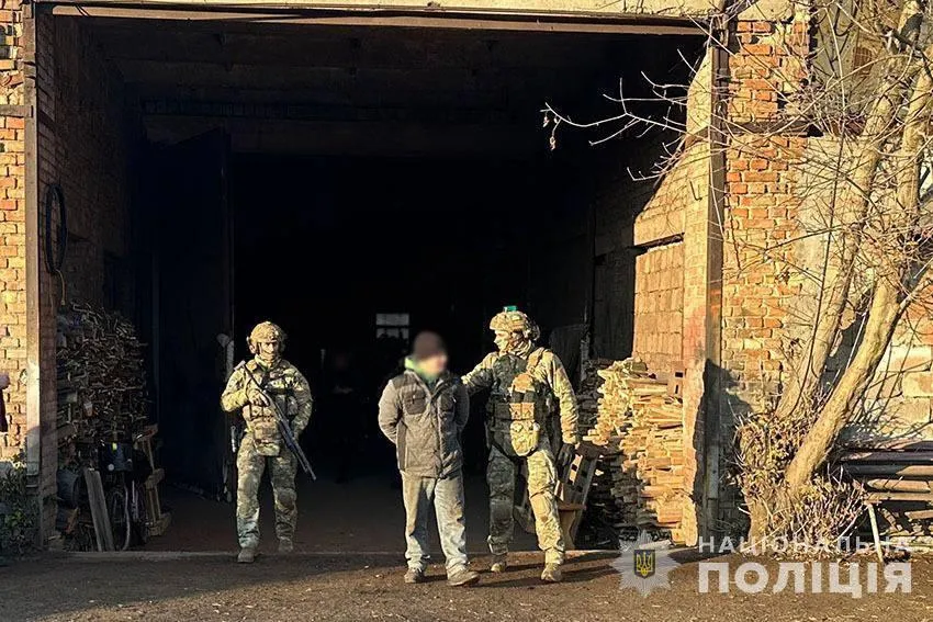 Засада с "растяжкой" для полицейских в центре Киева: задержали подозреваемого в совершении теракта. Подробности, фото и видео