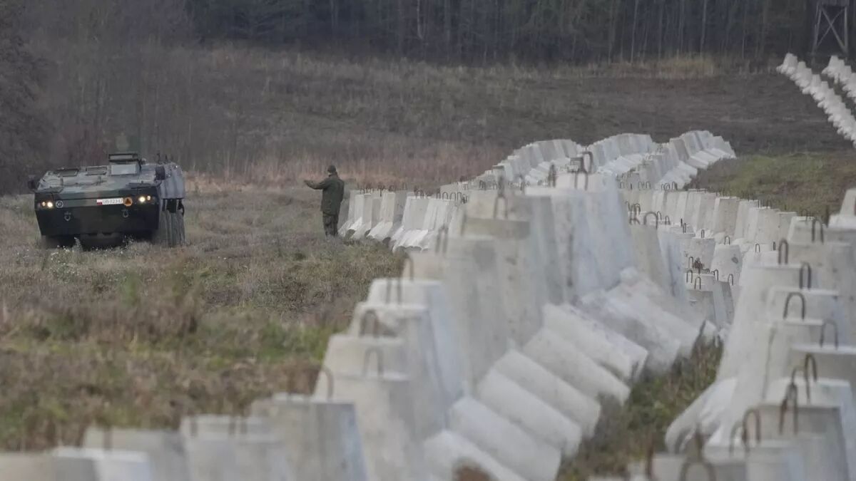 Будут строить и на границе с Украиной: Туск показал "Восточный щит", которым Польша отгородилась от РФ