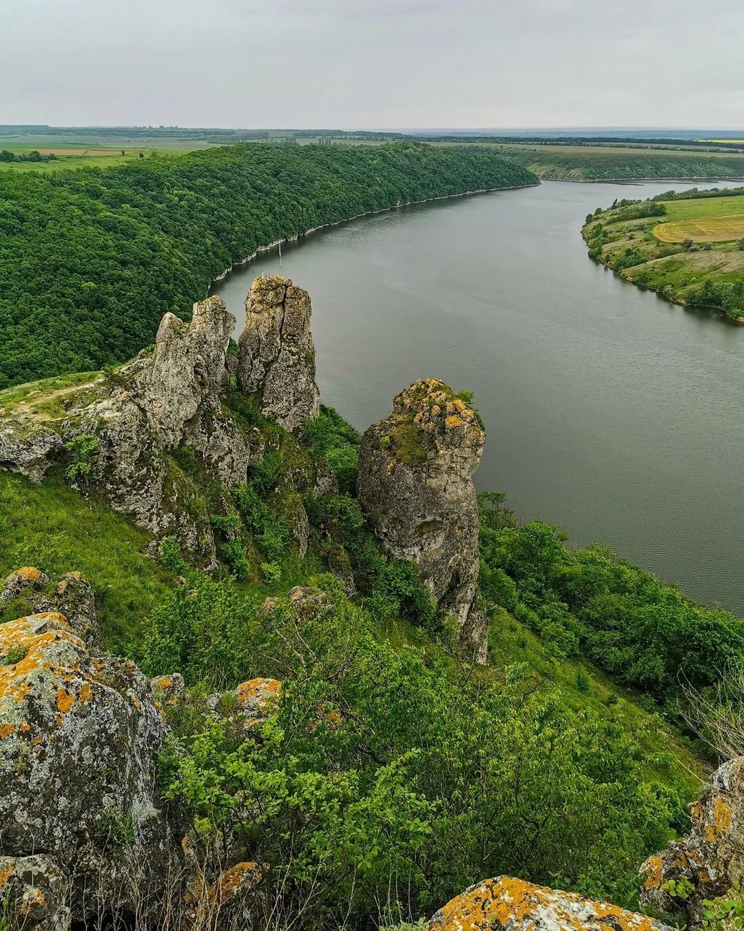 Природні чудеса України, які хоч раз має побачити кожен: збираємось у подорож
