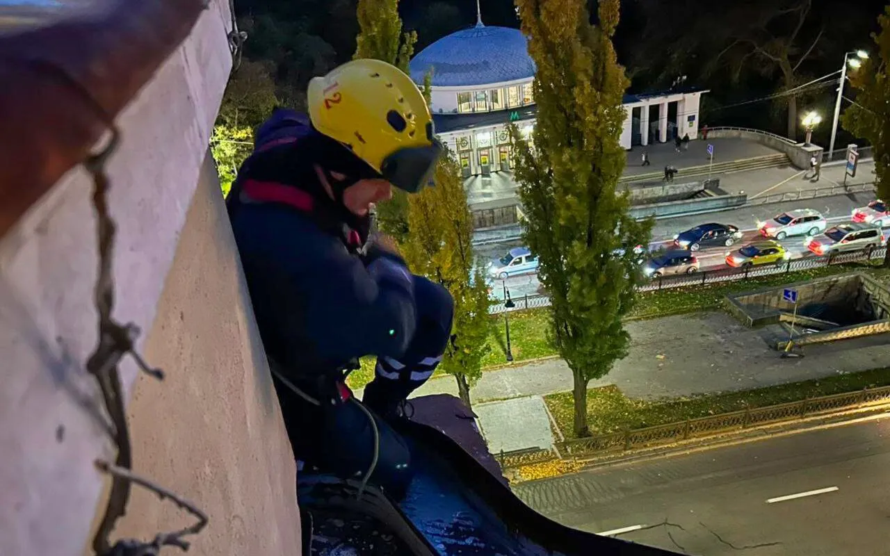 У КМДА розповіли, про наслідки сильного вітру та негоди в Києві. Подробиці і фото