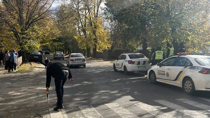 В Днепре авто сбило трех школьников на пешеходном переходе: один из них погиб. Фото