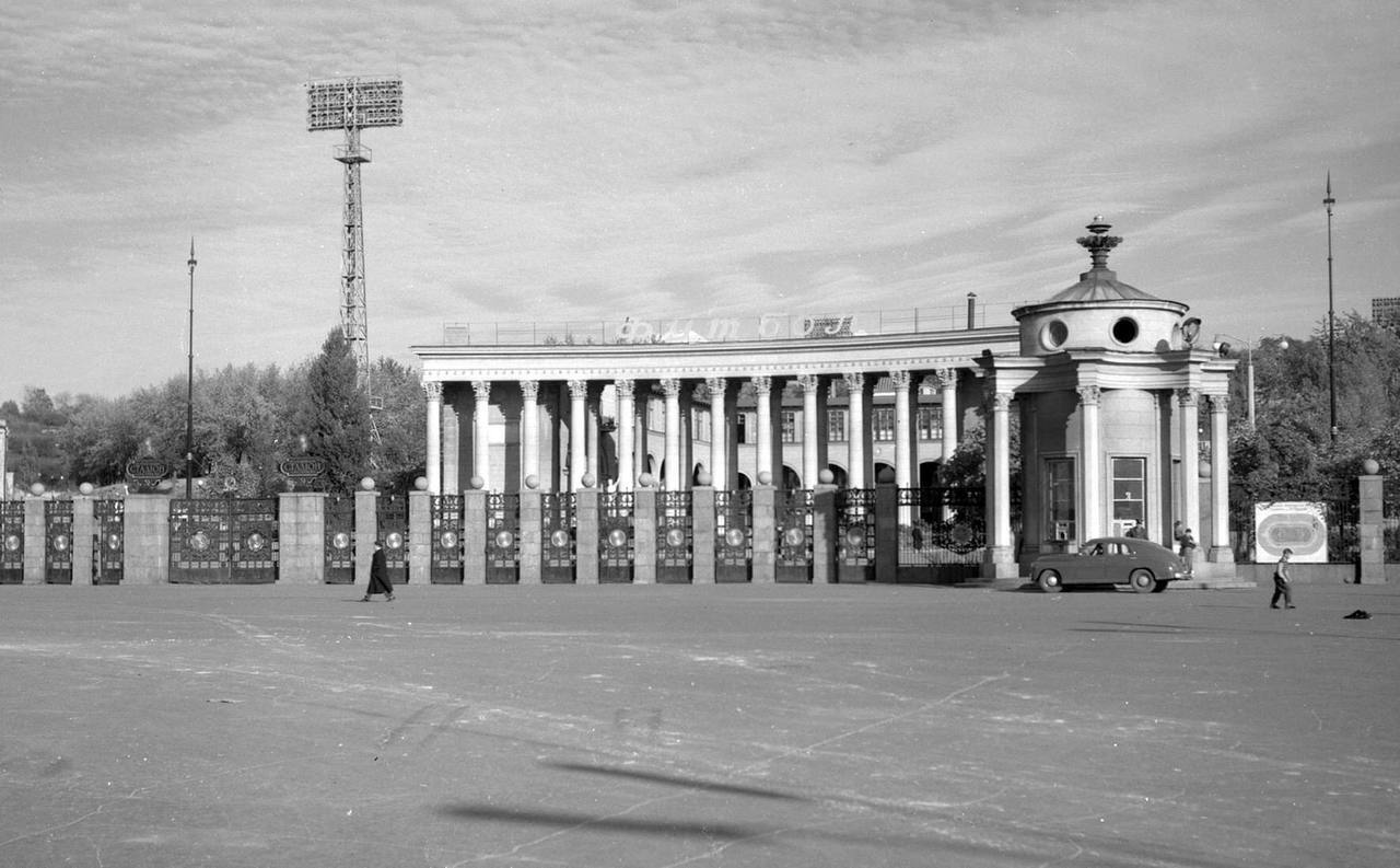 В сети показали, каким был НСК "Олимпийский" 1960-х. Архивное фото