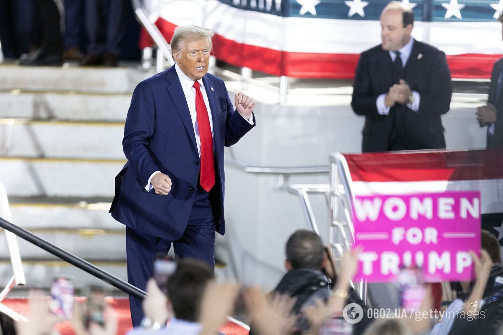 Про що пісня YMCA, під яку переможно станцював Трамп, і чому йому забороняли вмикати хіт 80-х на мітингах