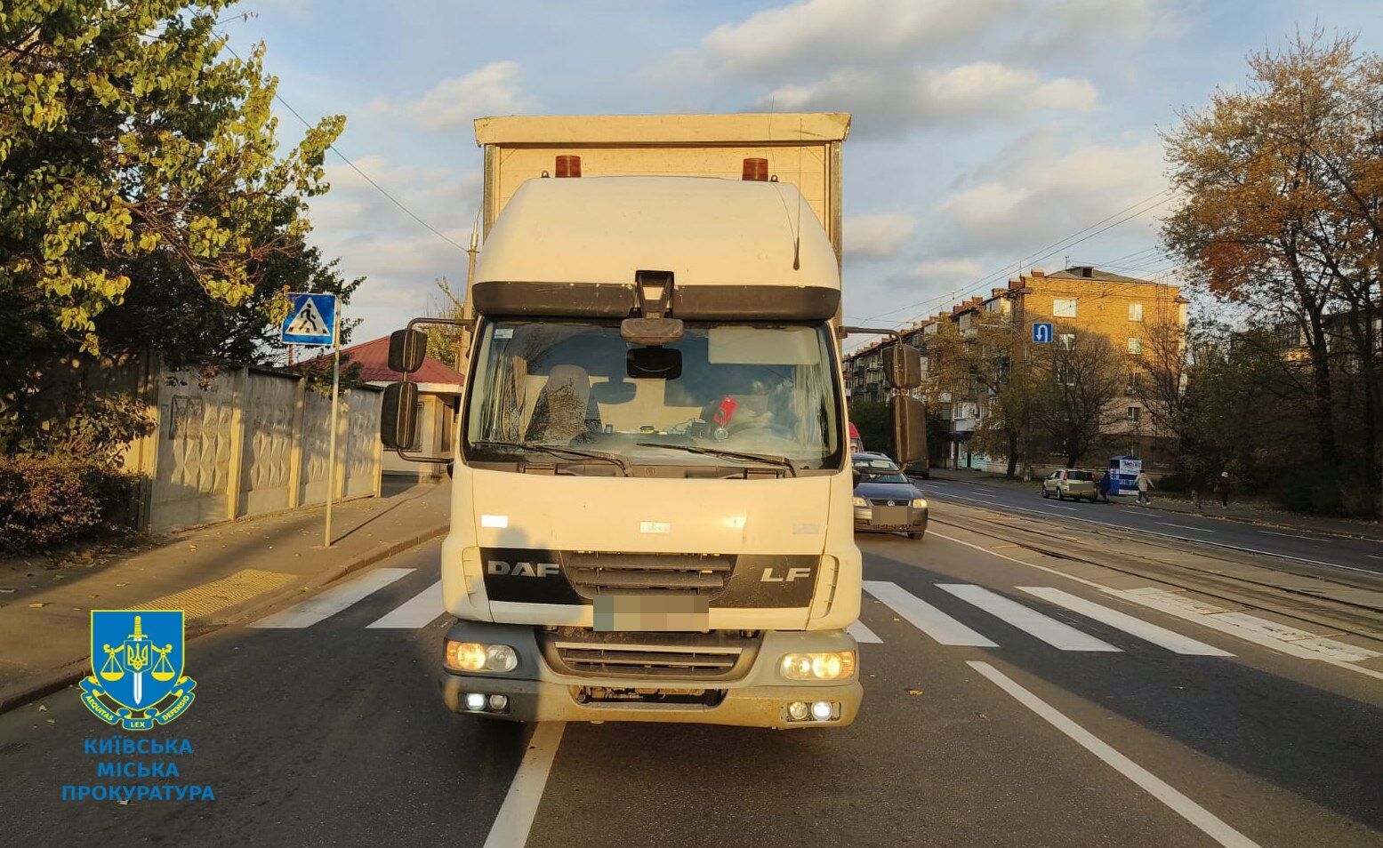 У Києві вантажівка на переході збила на смерть жінку. Подробиці ДТП та фото