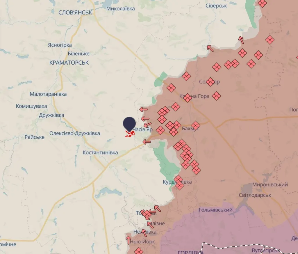 Росіяни обстріляли Миколаївку на Донеччині: влучили у п’ятиповерхівку, є загиблі та поранені. Фото