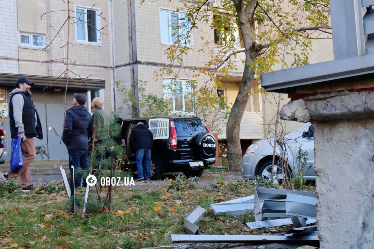 В Киеве на территории медцентра полицейские обнаружили двигатель и части российского "Шахеда". Фото и видео