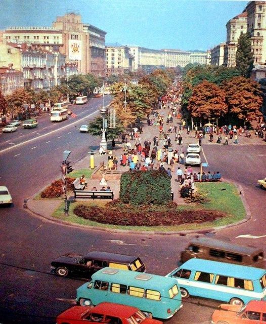 Дивні машини і розкішний Хрещатик: у мережі показали Київ у 1980-х