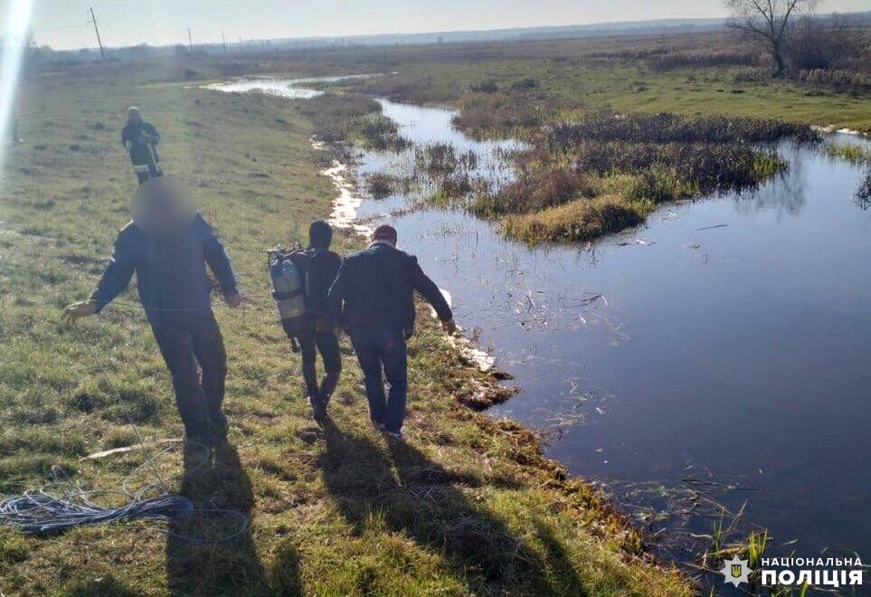 Водитель был пьян: в Ривненской области авто слетело в реку, пассажир погиб. Фото