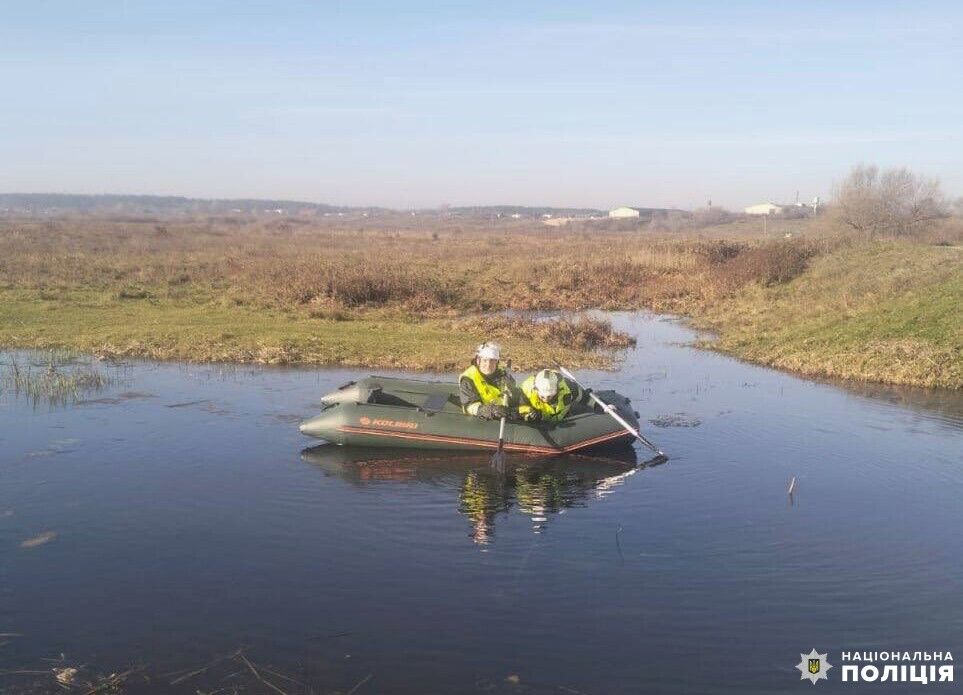 Водитель был пьян: в Ривненской области авто слетело в реку, пассажир погиб. Фото