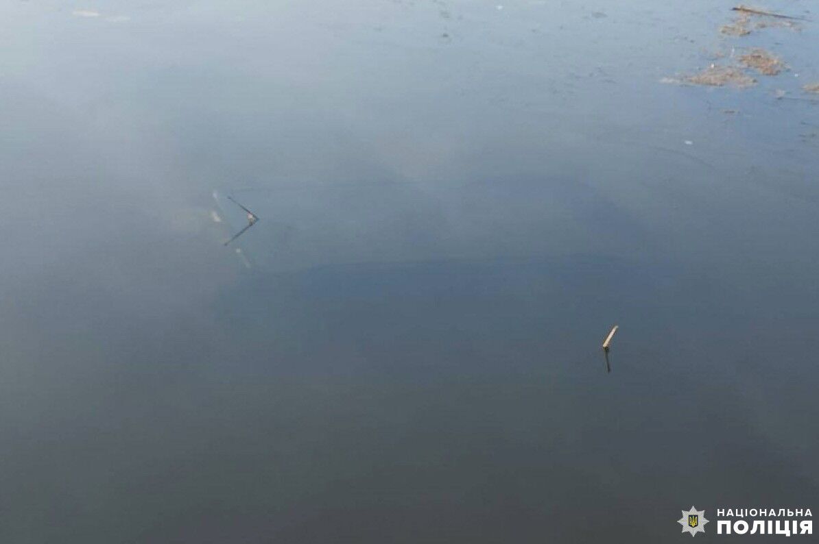 Водитель был пьян: в Ривненской области авто слетело в реку, пассажир погиб. Фото