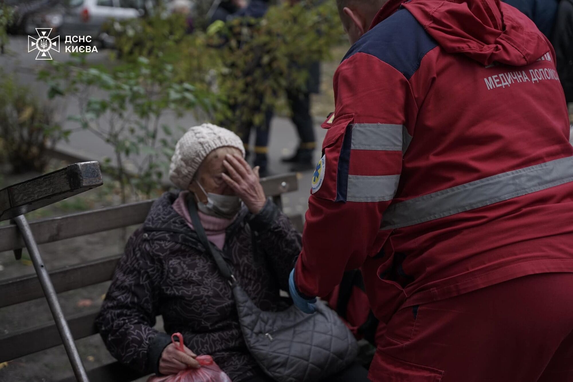 Огонь охватил квартиры на нескольких этажах: в Киеве произошел пожар в многоэтажке. Подробности, фото и видео